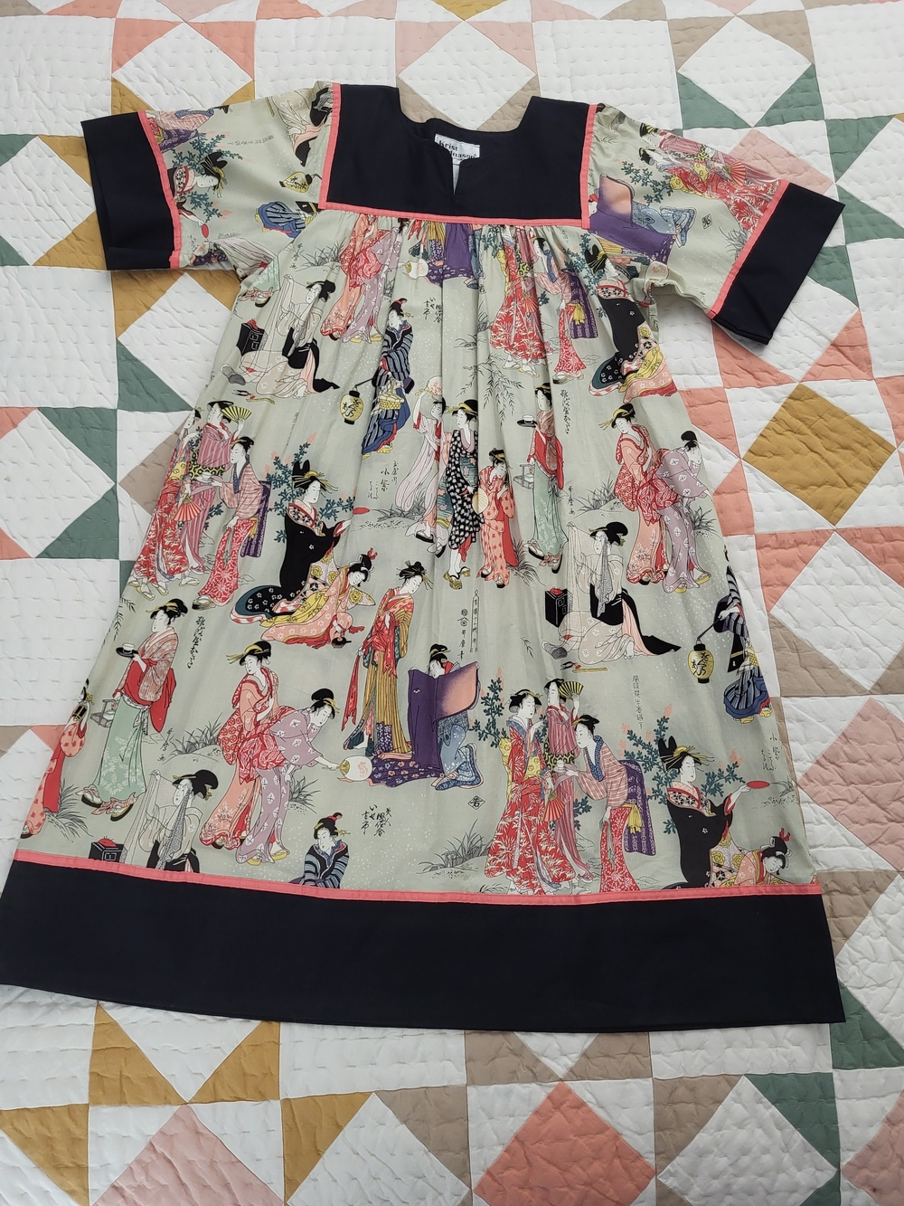 Vintage House Dress Geisha Cotton Print Size Large Pleated Bib Front & Back